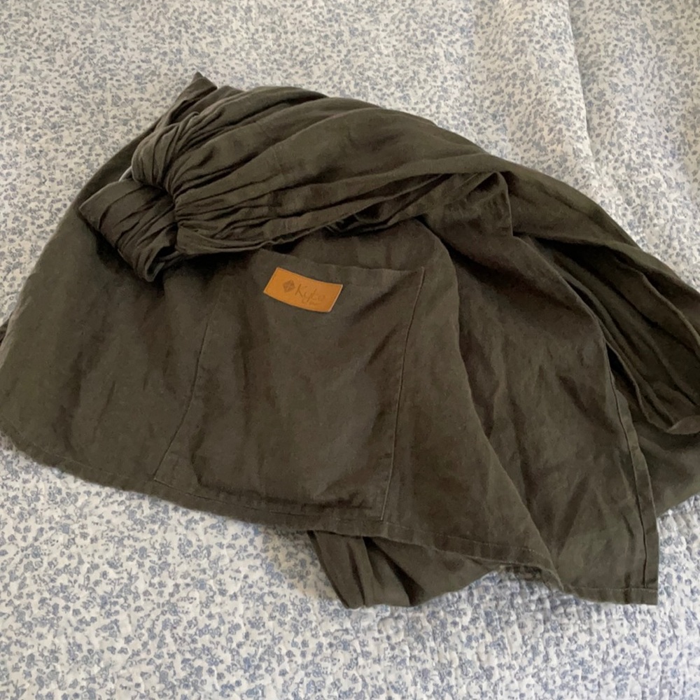 Kyte baby ring sling.